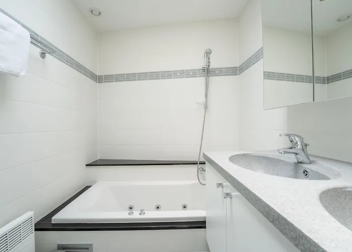 Apartamento Queen Mary 505 With Parking By Interhome